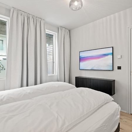 Brand New Downtown Harbor Apartment Рейкьявик Экстерьер фото