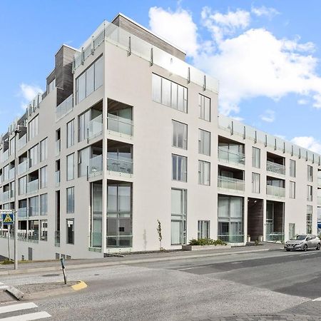 Brand New Downtown Harbor Apartment Рейкьявик Экстерьер фото